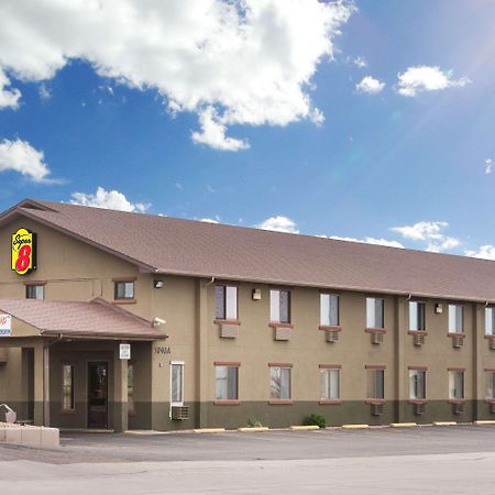 Super 8 By Wyndham Colby Motel Buitenkant foto