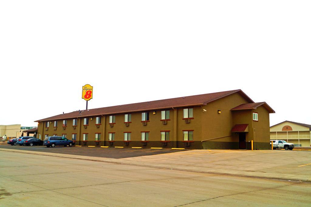 Super 8 By Wyndham Colby Motel Buitenkant foto